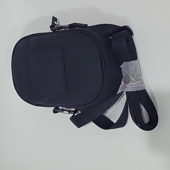 Lululemon TEAM CANADA 22 Future Legacy Crossbody Bag BLACK NWT - Picture 6 of 8